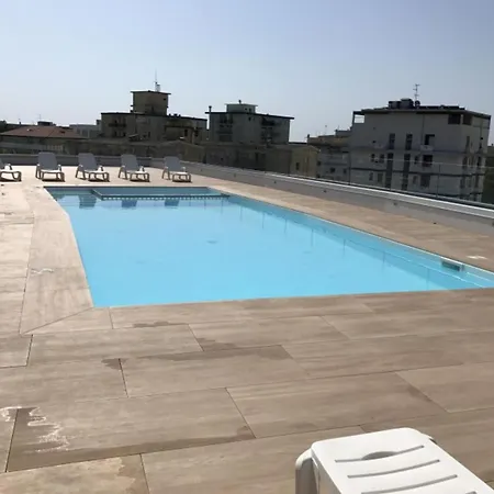 Apartmán Stunning Flat With Rooftop Pool And Terrace *